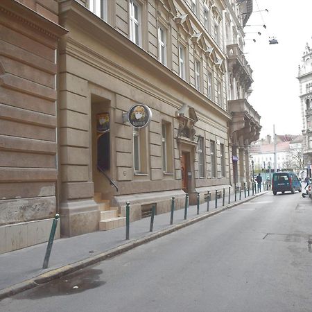 Yes, Yes! Lovely Apartment Good Amenities Budapest Center Eksteriør bilde