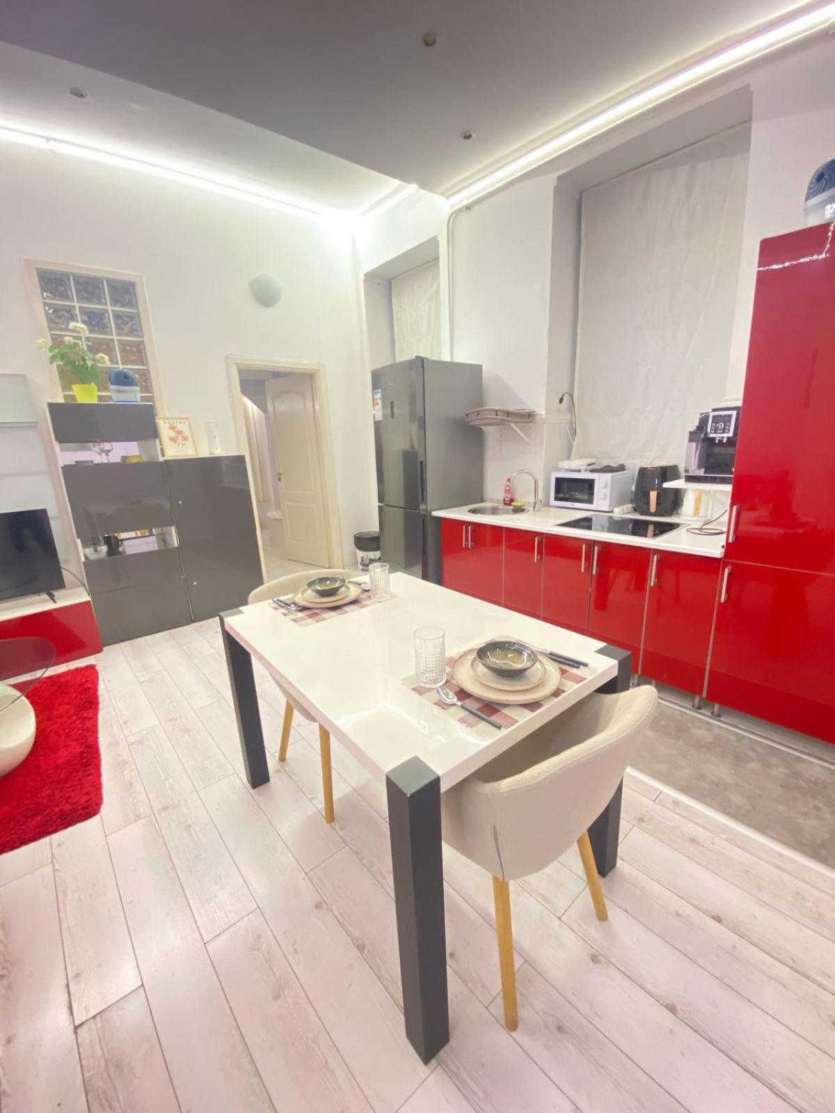 Yes, Yes! Lovely Apartment Good Amenities Budapest Center Eksteriør bilde